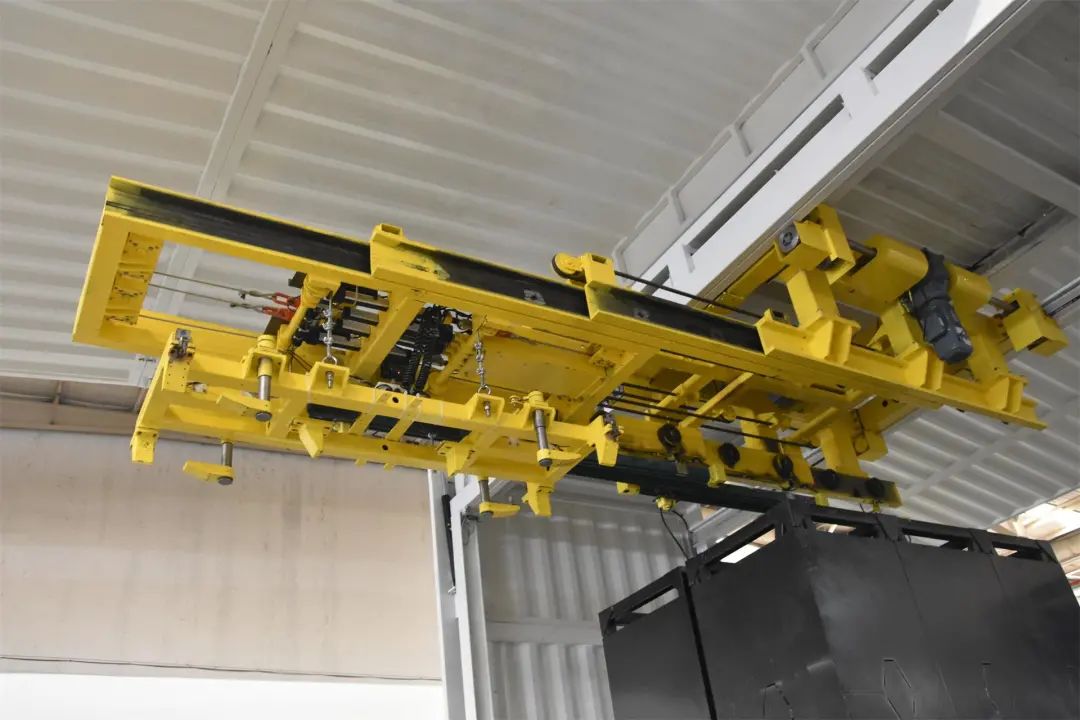 三級伸縮結構換電機械手